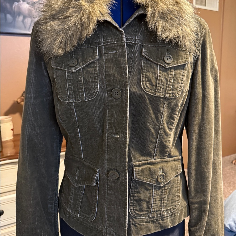 Stylish Olive Green Women's Jacket with Faux Fur Collar